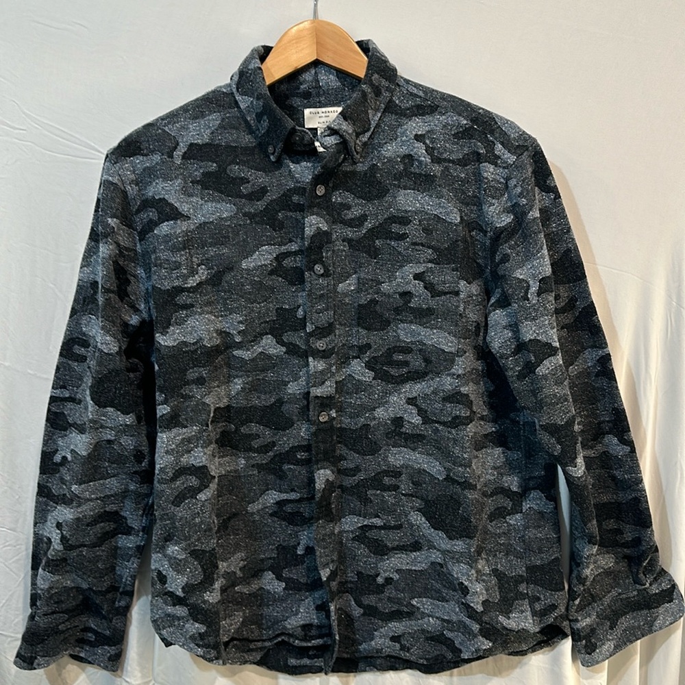 Club Monaco Men’s Dark Blue/Camo Button Down Shirt, Size Large